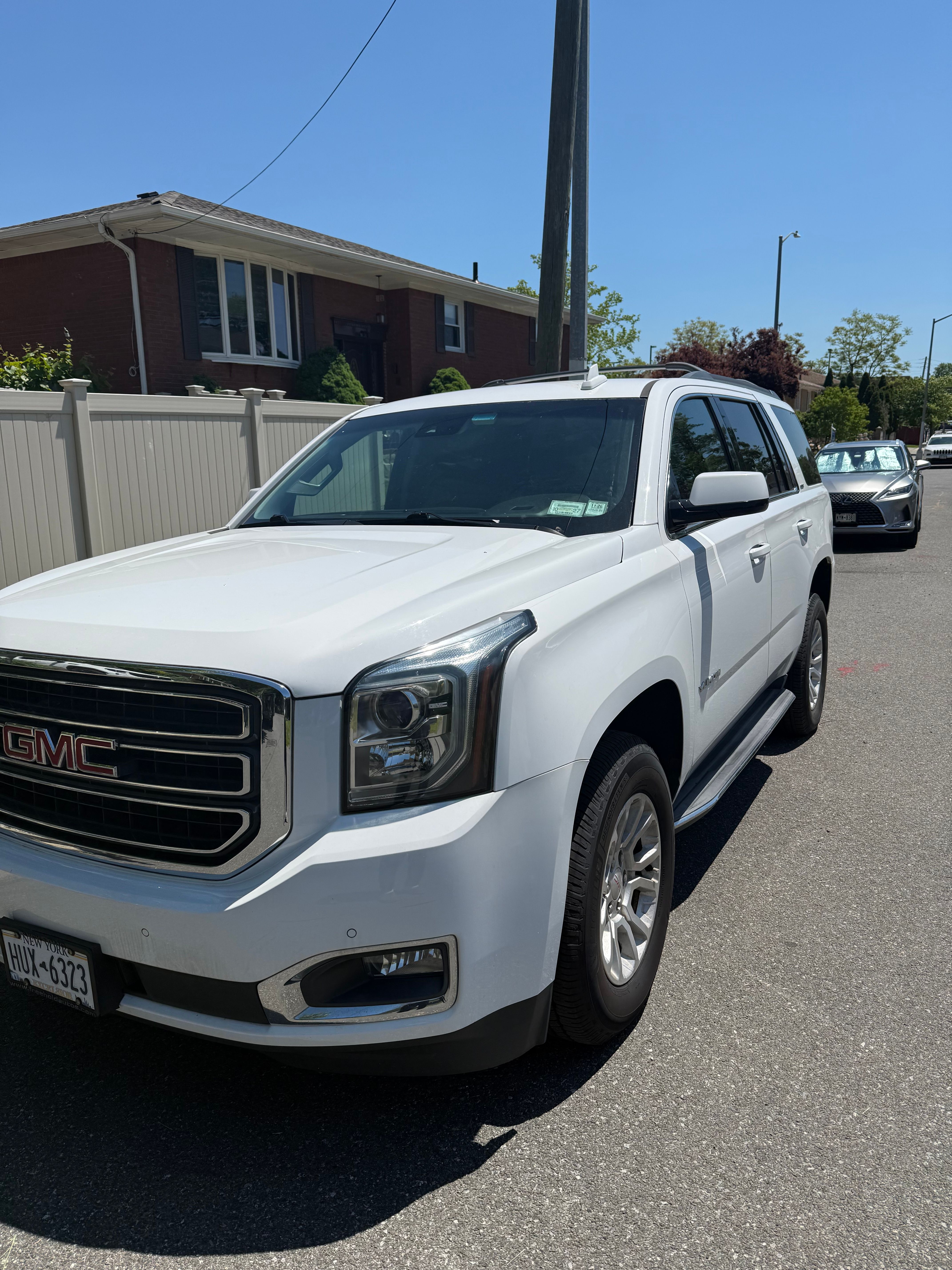 Used 2017 GMC Yukon SLT AWD/4WD image 1