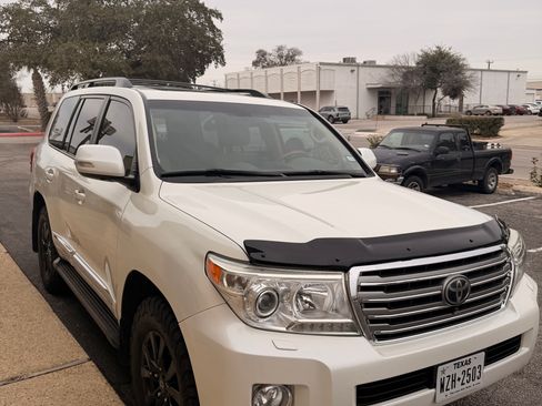 Used 2013 Toyota Land Cruiser Sport Utility 4D image 6