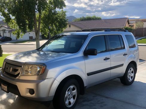 Used 2010 Honda Pilot LX image 1