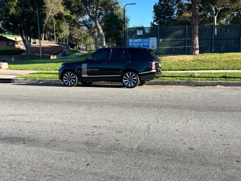 Used 2017 Land Rover Range Rover Supercharged image 2