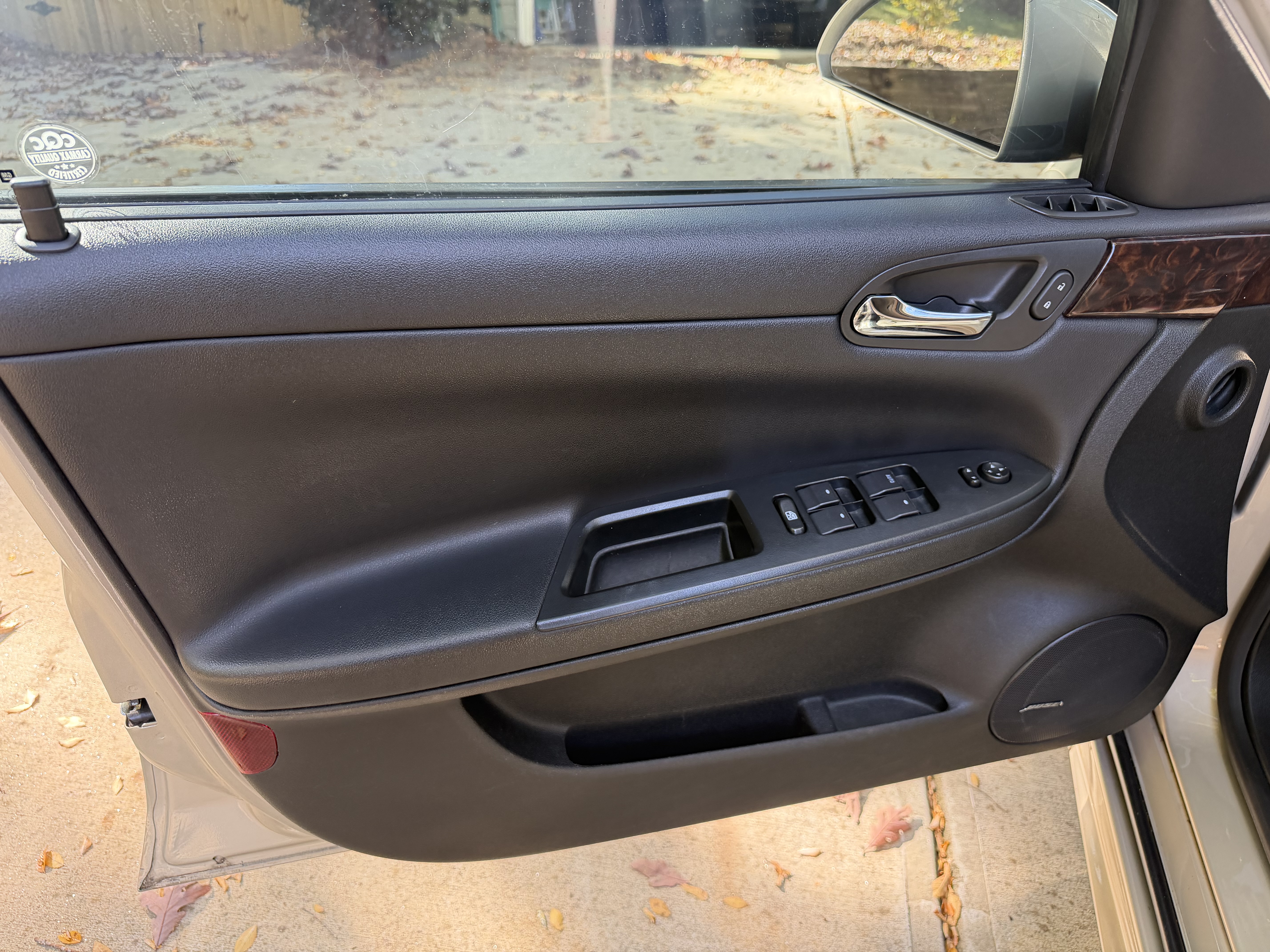 Used 2012 Chevrolet Impala LTZ FWD image 9