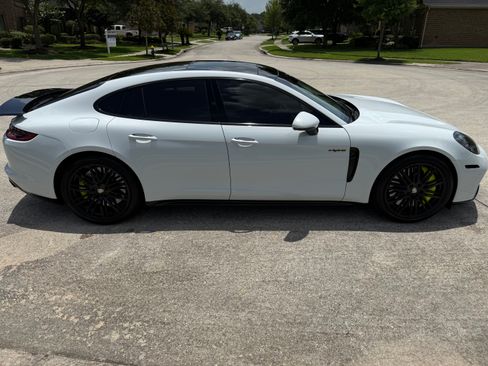 Used 2020 Porsche Panamera Turbo S image 4