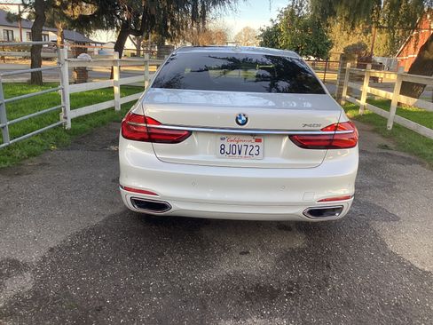 Used 2016 BMW 740i image 6