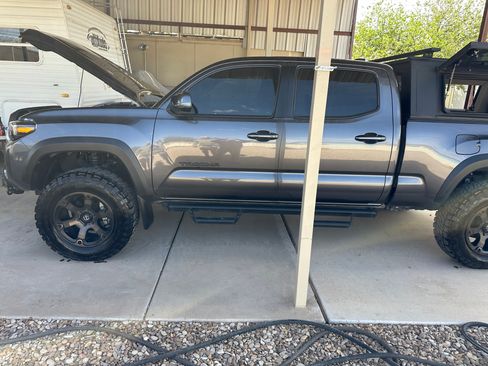 Used 2023 Toyota Tacoma TRD Off-Road w/ Technology Package AWD/4WD image 1