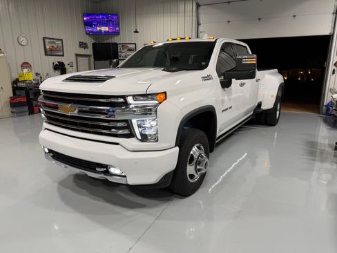 Used 2022 Chevrolet Silverado 3500 High Country image 18