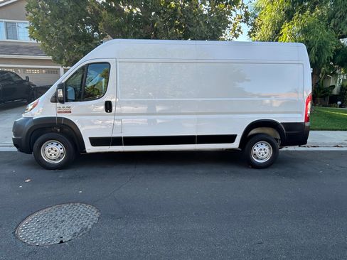 Used 2020 RAM ProMaster 2500 FWD image 1