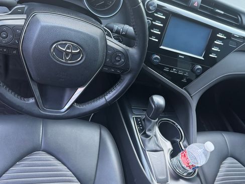 Used 2020 Toyota Camry SE w/ Convenience Package FWD image 6