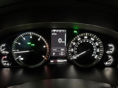 Used 2018 Lexus LX 570 4WD w/ Luxury Package image 10