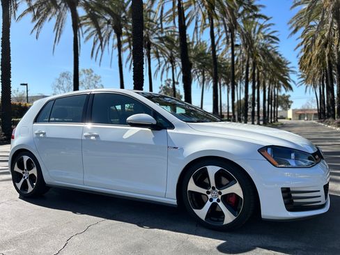 Used 2017 Volkswagen GTI S image 1