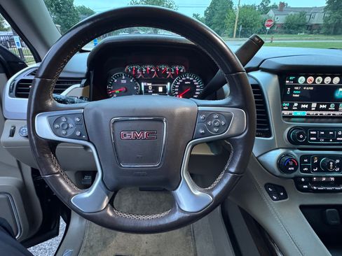 Used 2018 GMC Yukon SLT w/ Premium Edition RWD image 2