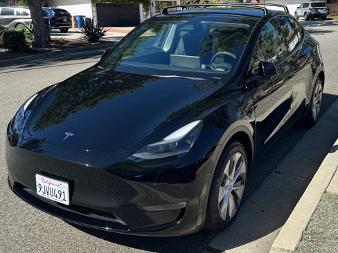 Used 2023 Tesla Model Y Long Range image 1