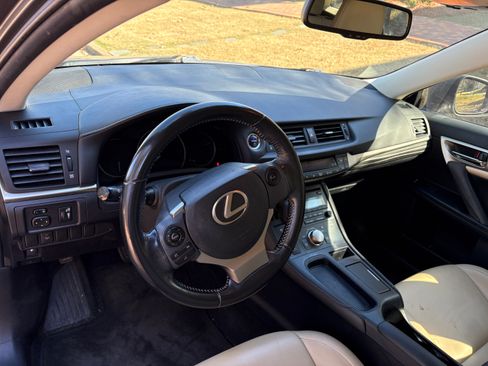 Used 2015 Lexus CT 200h image 12