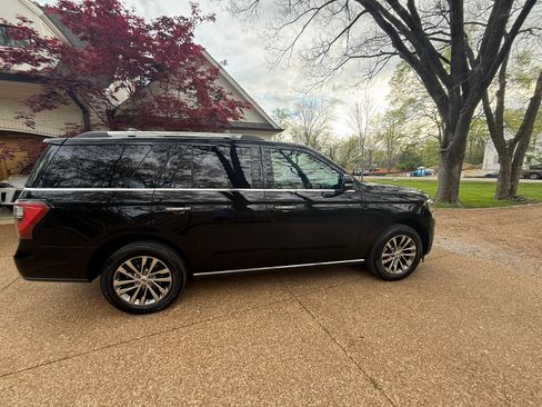 Used 2018 Ford Expedition Limited w/ Equipment Group 301A image 2