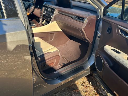 Used 2017 Lexus RX 350 FWD image 2