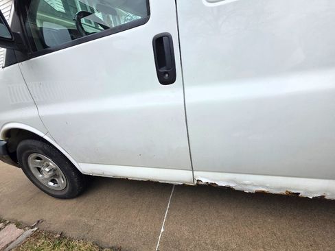 Used 2007 Chevrolet Express 1500 Van 3D image 13