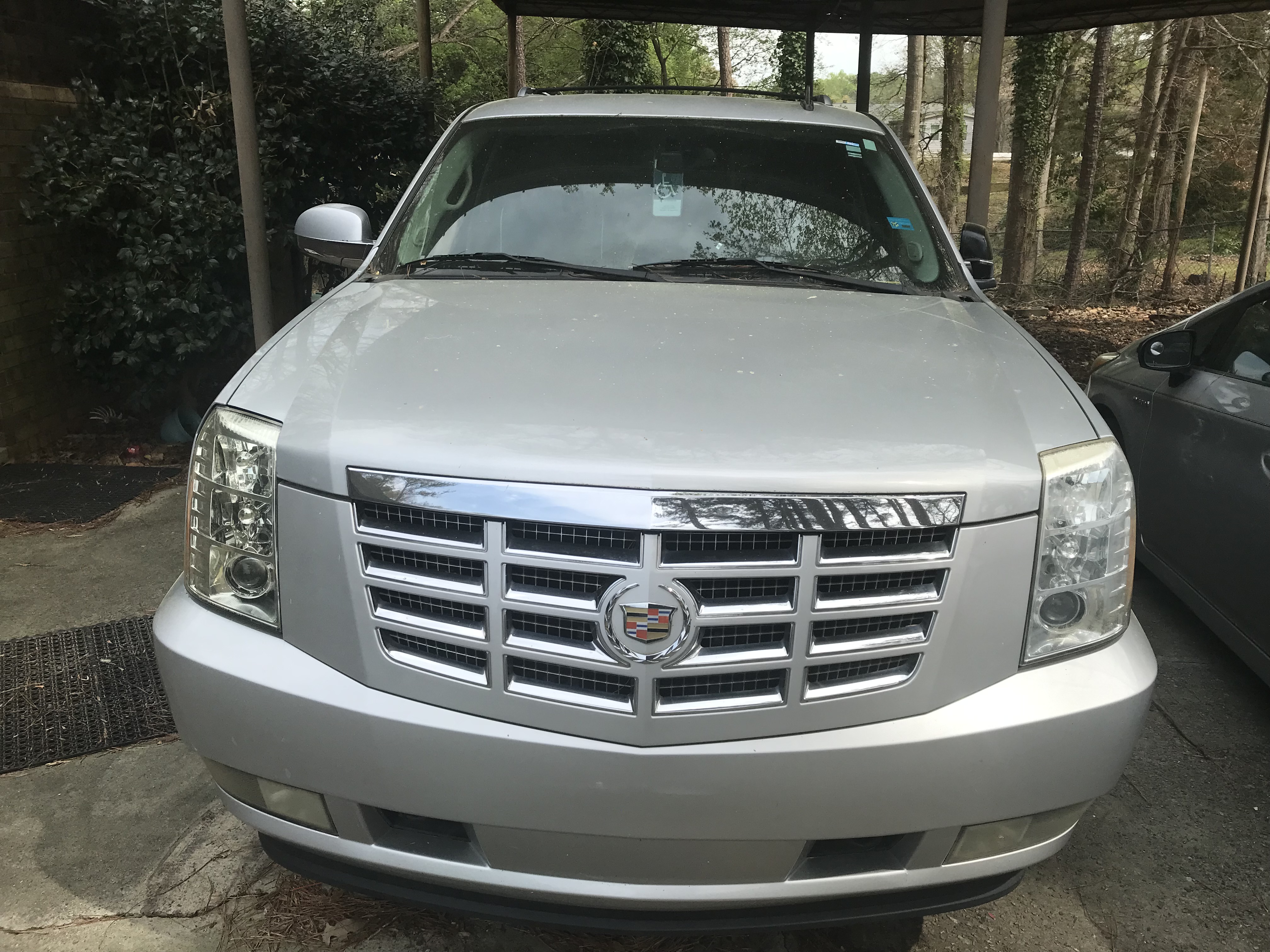 Used 2013 Cadillac Escalade Luxury RWD image 4