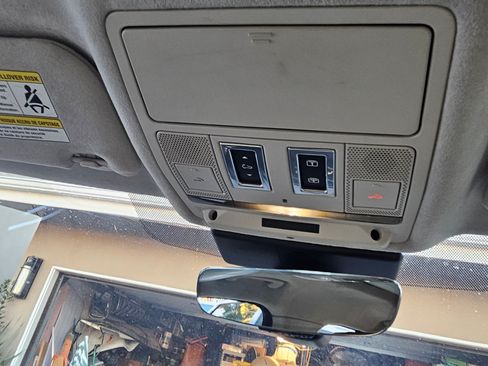 Used 2019 Jaguar F-PACE Premium image 17