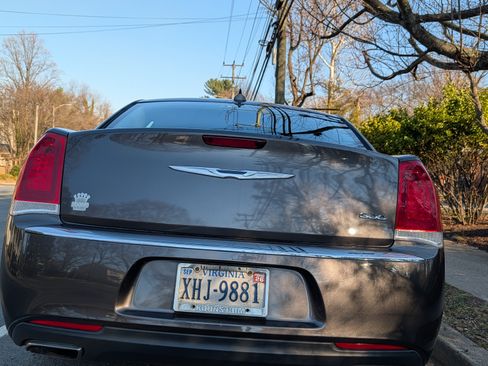 Used 2015 Chrysler 300 Limited image 4