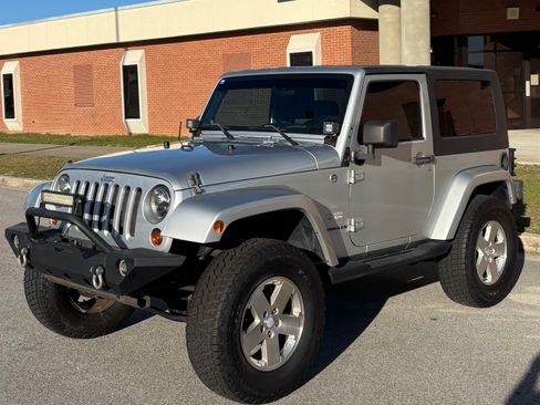 Used 2008 Jeep Wrangler Sahara w/ Dual Top Group image 9