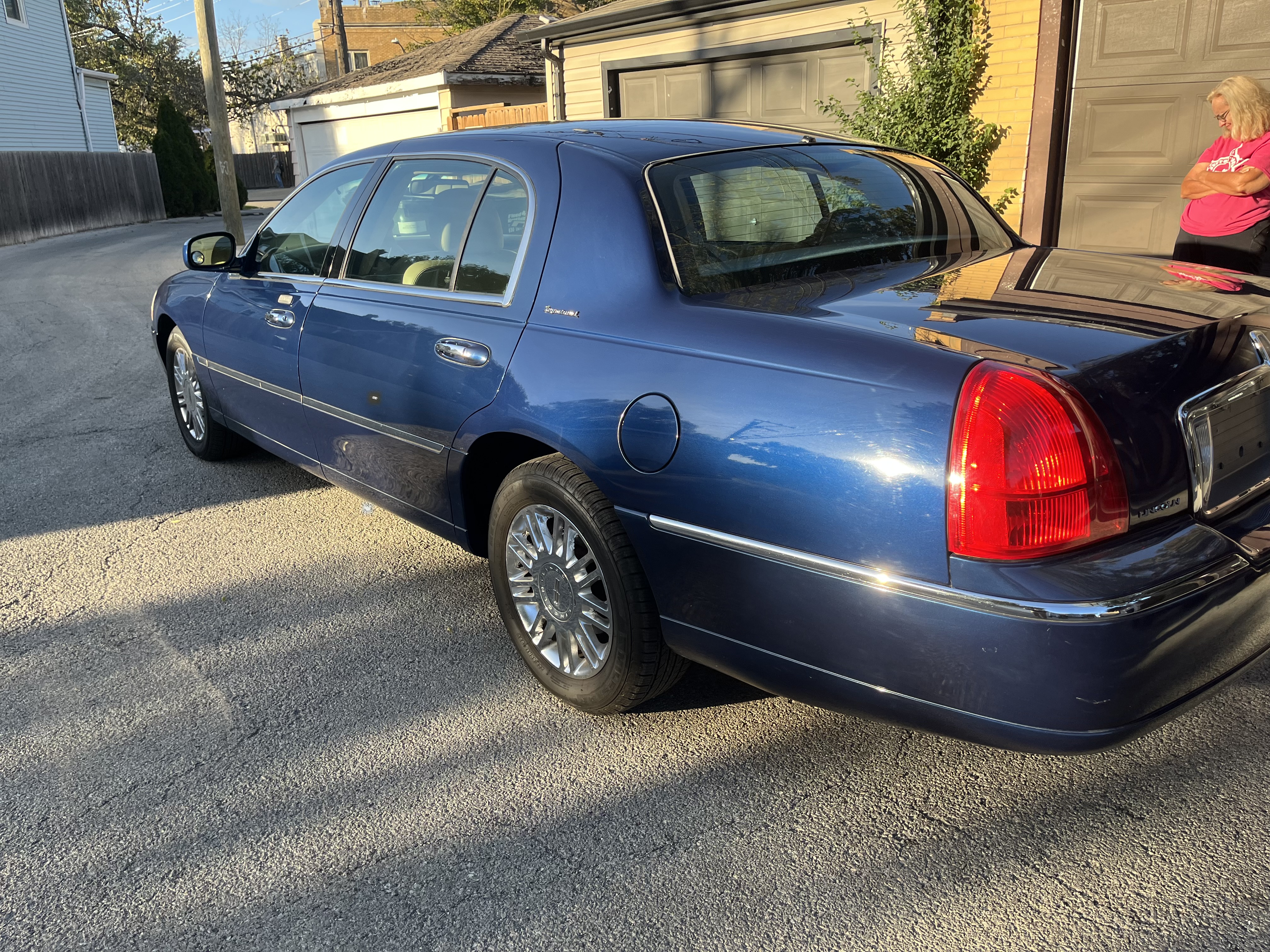 Used 2009 Lincoln Town Car Signature L RWD image 9