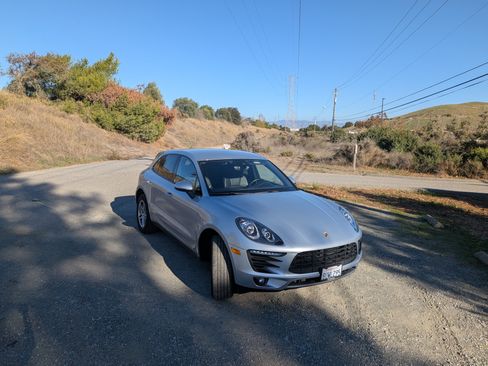 Used 2018 Porsche Macan Sport Edition image 8