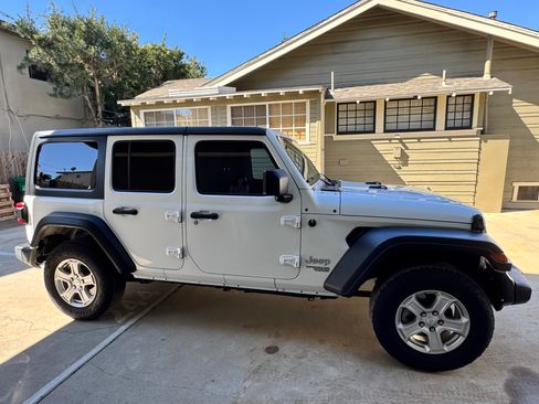 Used 2018 Jeep Wrangler Unlimited Sport S image 6