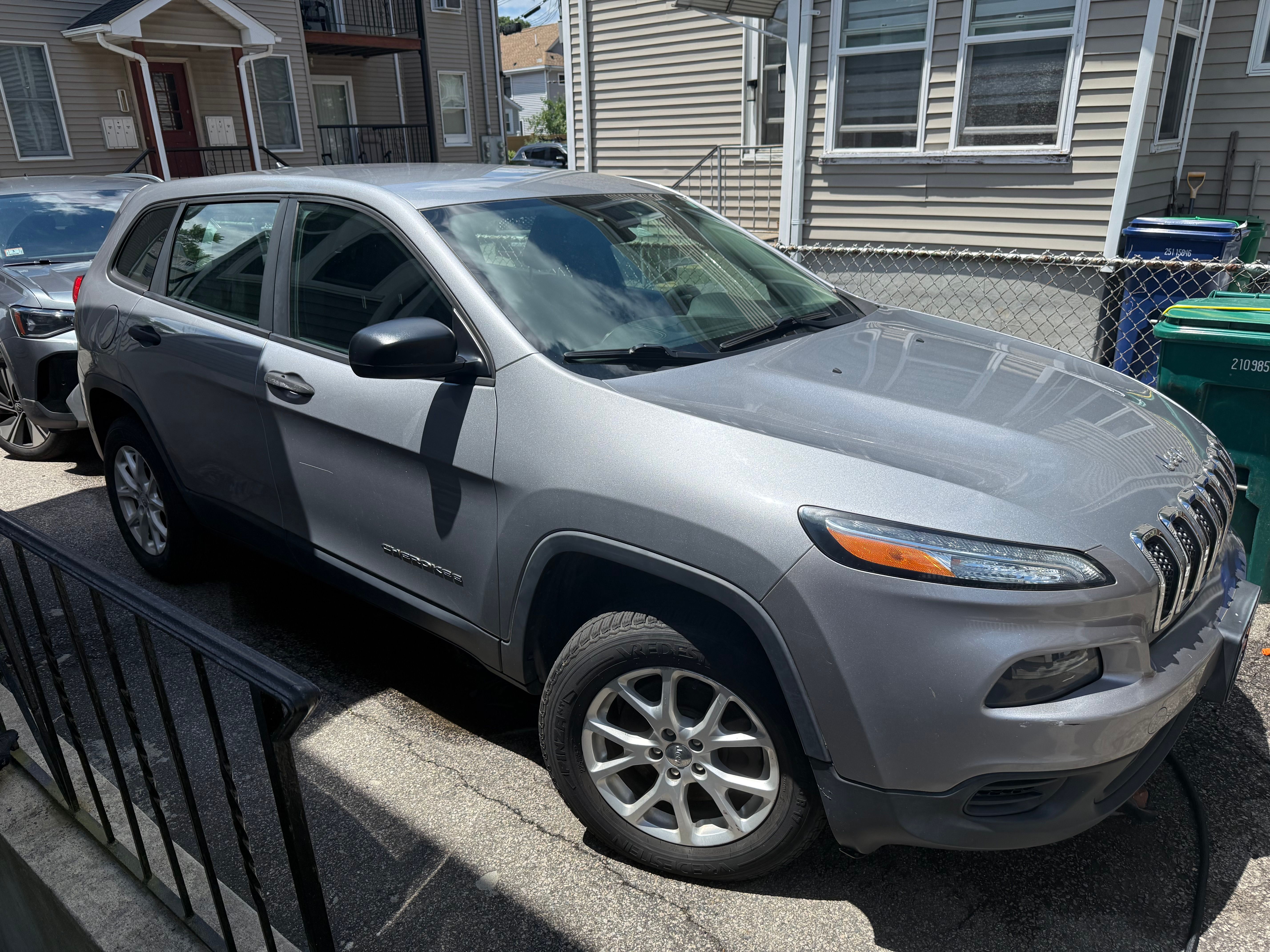 Used 2014 Jeep Cherokee Sport FWD image 5