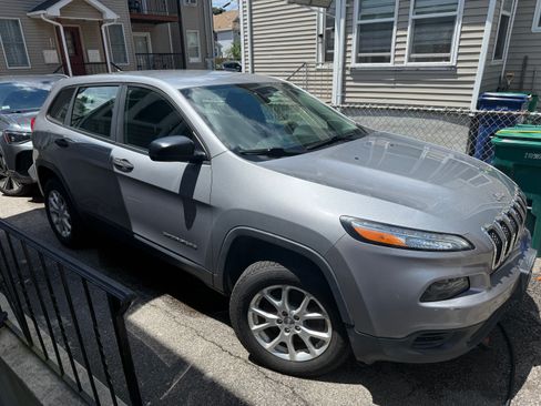 Used 2014 Jeep Cherokee Sport FWD image 5
