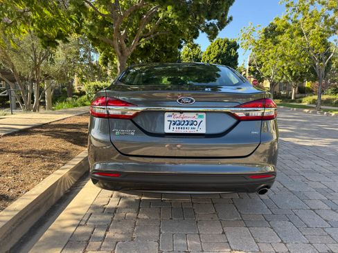 Used 2017 Ford Fusion Energi SE FWD image 5