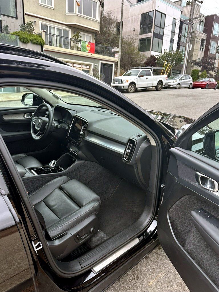 Used 2025 Volvo XC40 B5 Plus AWD/4WD image 17