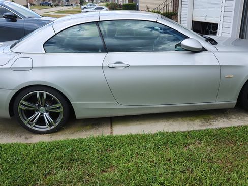 Used 2008 BMW 335i Convertible image 10