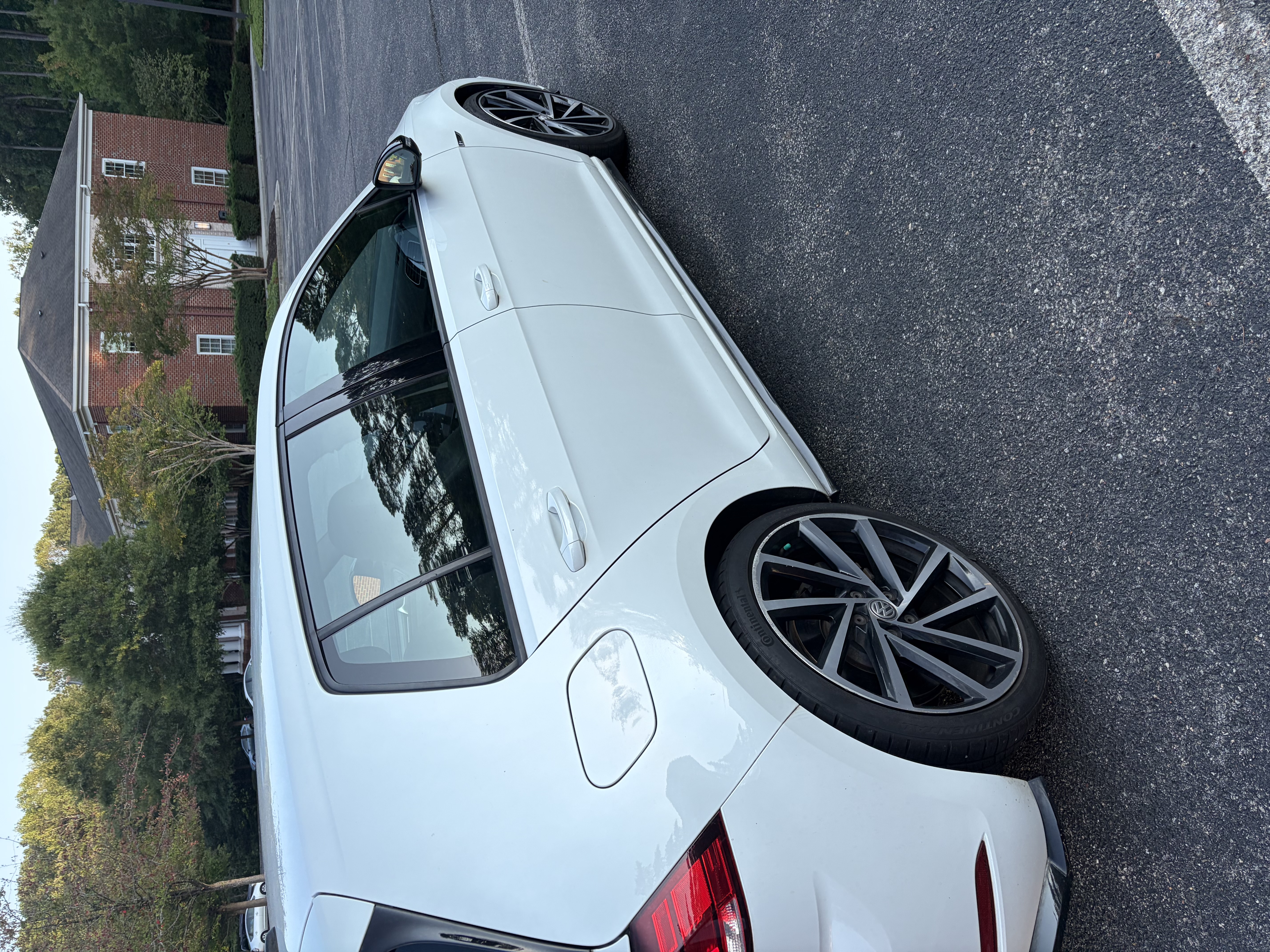 Used 2018 Volkswagen Golf R 4-Door AWD/4WD image 6