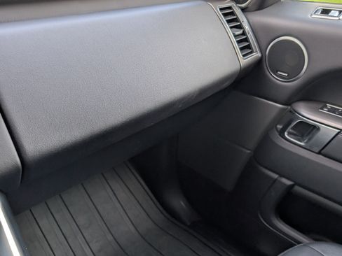 Used 2018 Land Rover Range Rover Sport SE image 26