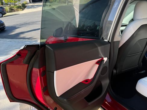 Used 2022 Tesla Model Y Performance image 15