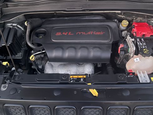 Used 2020 Jeep Renegade Altitude image 6