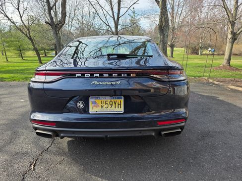 Used 2022 Porsche Panamera 4 w/ Premium Package image 13