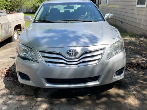 Used 2010 Toyota Camry LE FWD image 1