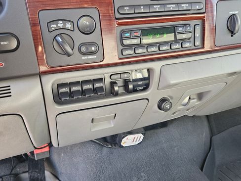 Used 2006 Ford F350 Lariat image 16