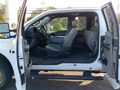 Used 2019 Ford F250 XL w/ Power Equipment Group image 9