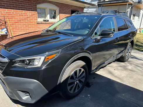 Used 2022 Subaru Outback Premium image 9