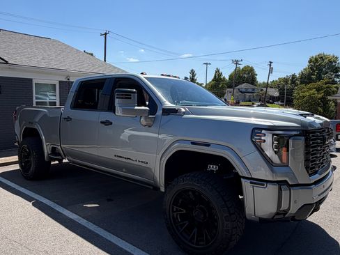 Used 2025 GMC Sierra 3500 Denali w/ Technology Package AWD/4WD image 5