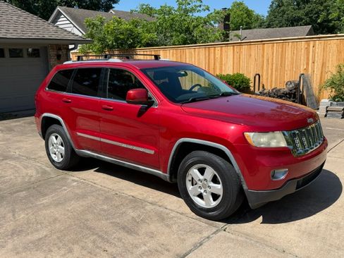 Used 2011 Jeep Grand Cherokee Laredo RWD image 6