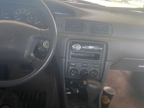 Used 2001 Toyota Camry LE FWD image 2