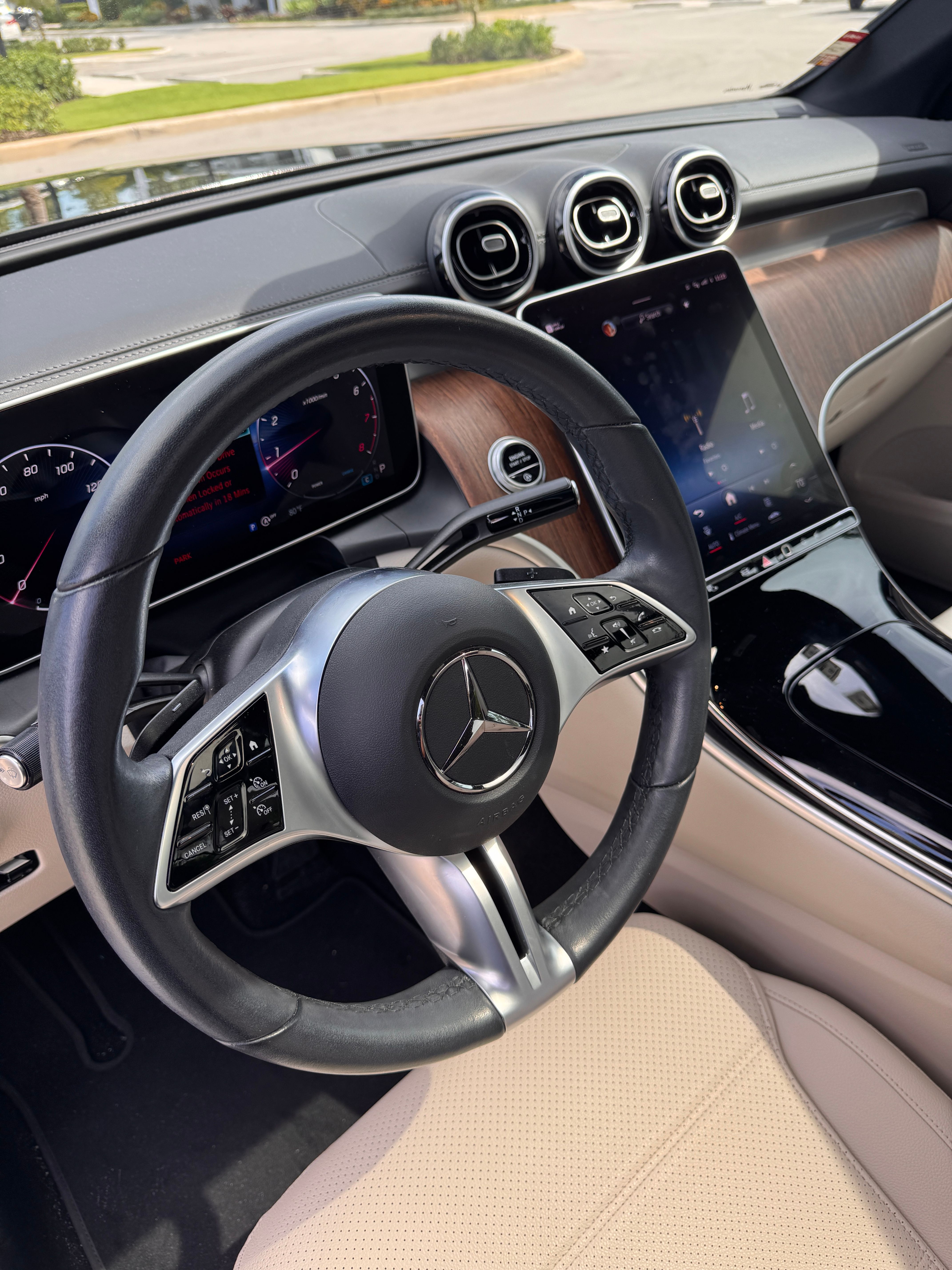 Used 2024 Mercedes-Benz GLC 300 4MATIC image 13