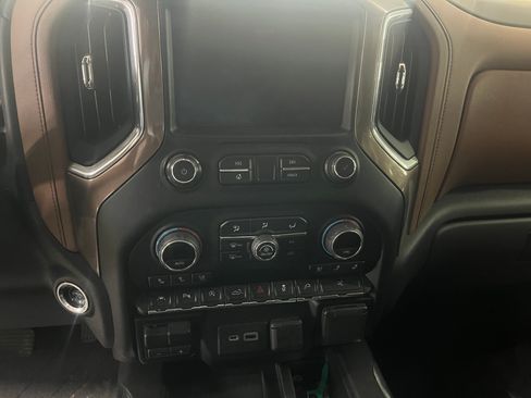 Used 2020 Chevrolet Silverado 1500 High Country w/ Technology Package image 14