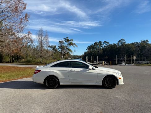 Used 2011 Mercedes-Benz E 550 Coupe image 6