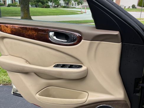 Used 2006 Jaguar XJ8 RWD image 15
