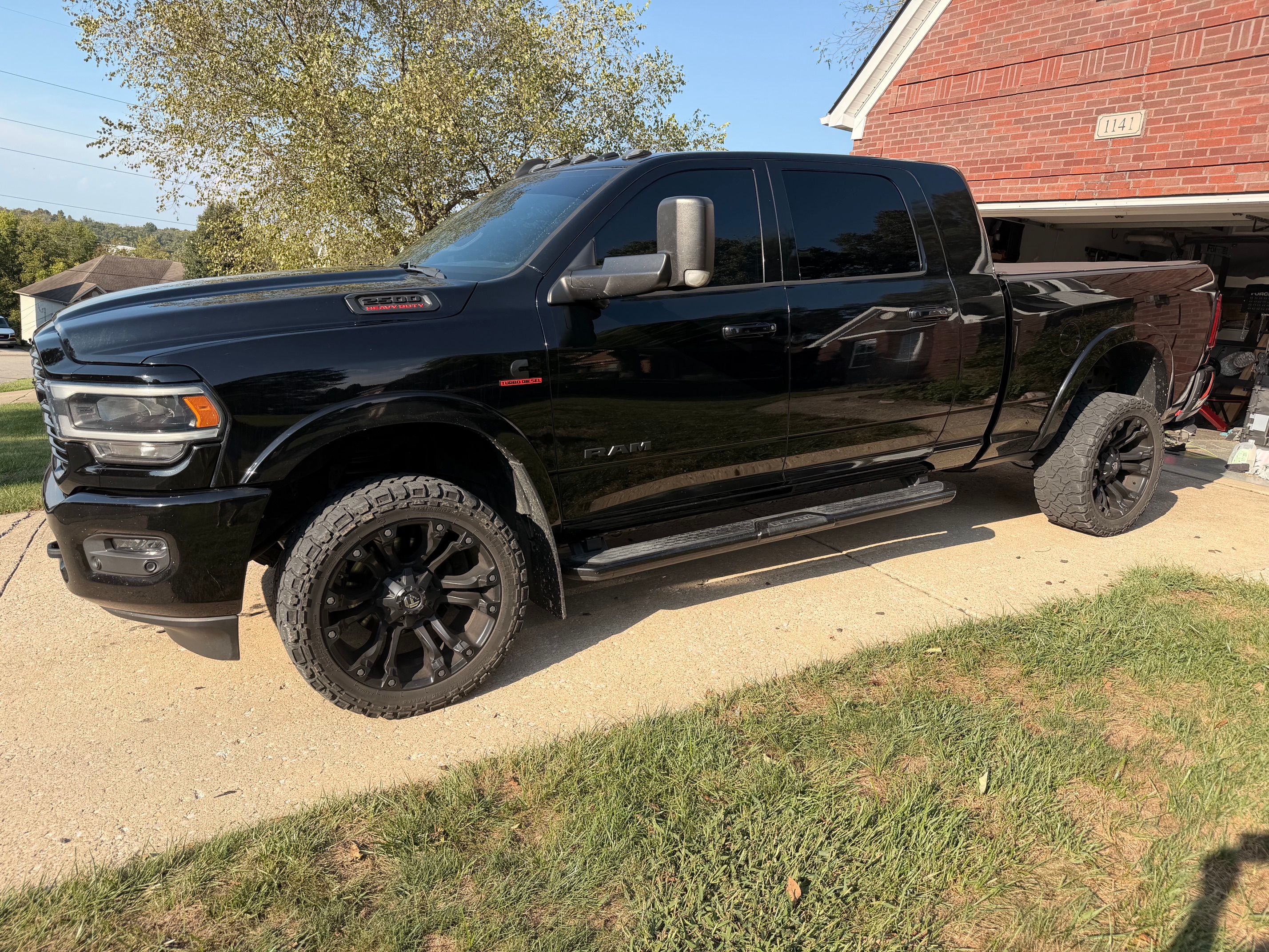Used 2019 RAM 2500 Laramie AWD/4WD image 2