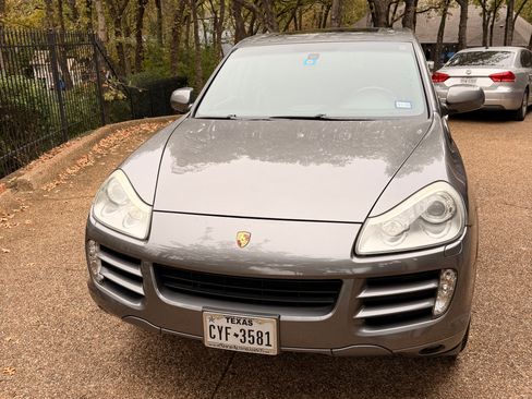 Used 2010 Porsche Cayenne image 9