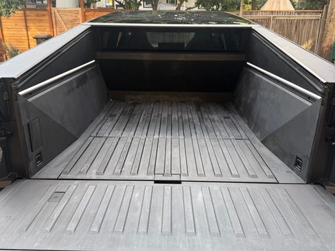 Used 2024 Tesla Cybertruck AWD Crew Cab image 11